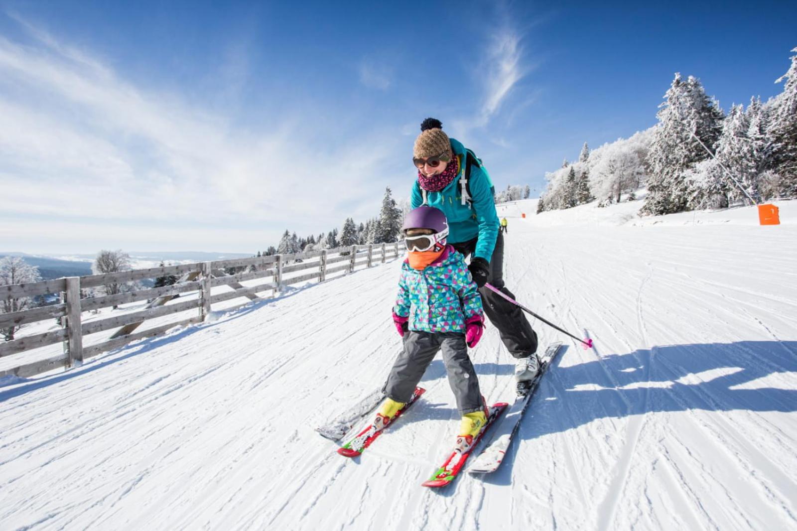 Place Royale Pour 10 A 12 Personnes A 30 Met Des Pistes De Ski Et Vtt Métabief Rom bilde